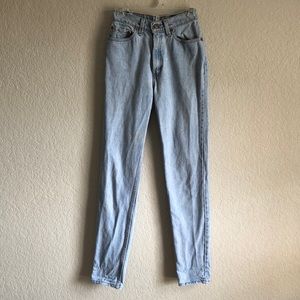 Levi Straus. Slim Fit Tapered Leg Women’s Jeans.